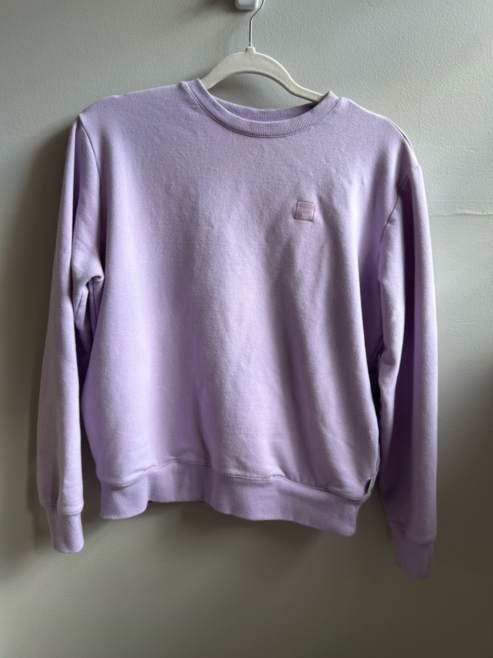 Fila Lavender Pullover Sweatshirt with Subtle Logo 90s Athleisure with Pockets